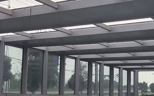 長春鋼結(jié)構(gòu)建筑對地震的抗震性能做到垂直荷載！